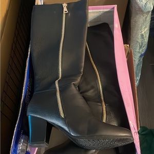 BRAND NEW!Tall black boots